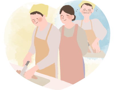 少年の料理を見守る先生